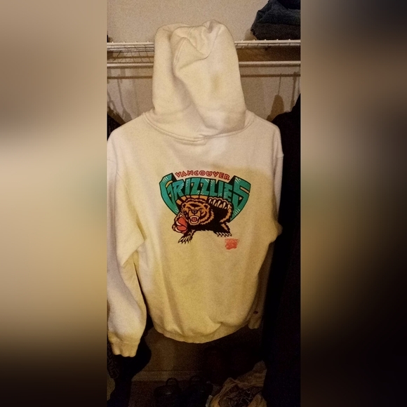 Mitchell & Ness Vancouver Grizzlies Hoodie - Picture 2 of 2